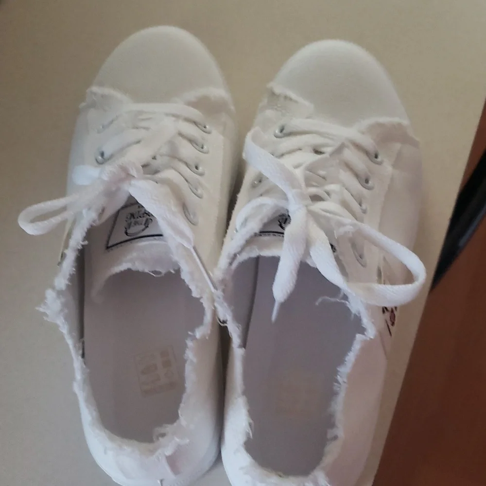 New never worn white shoes - Picture 1 of 6